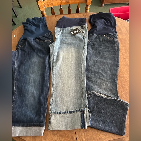 3 pair of super cute medium maternity jeans. - Picture 2 of 6